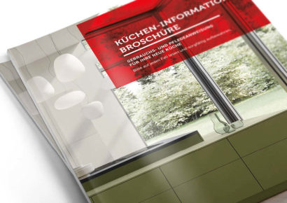 Küchen-Informationsbroschüre in der Nahaufnahme. – Service auf Mallorca