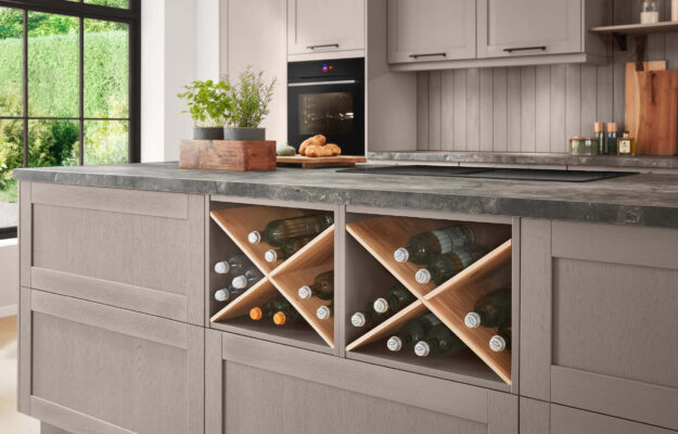 Moderne graue Inselküche im Landhausstil von nobilia erhältlich bei kitchen concepts